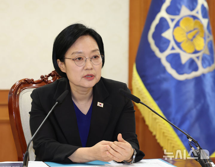 [서울=뉴시스] 조수정 기자 = 한성숙 국무총리가 12일 오전 서울 종로구 정부서울청사에서 대한민국 2045 전략수립위원회 2차회의를 주재하고 있다. 2026.08.12. chocrystal@newsis.com