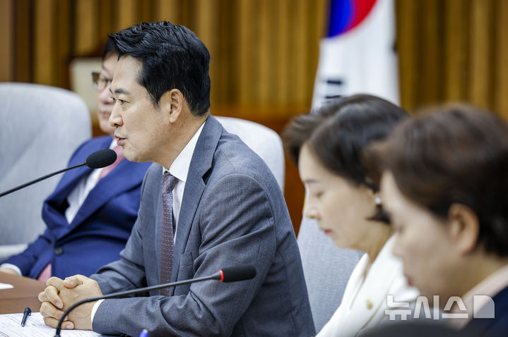 [서울=뉴시스] 정병혁 기자 = 장동혁 국민의힘 대표가 지난 12일 서울 여의도 국회에서 열린 '보완수사권 폐지로 인한 여성안전 공백, 누가 국민을 지킬 것인가?' 토론회에서 발언하고 있다. 2026.08.12. jhope@newsis.com