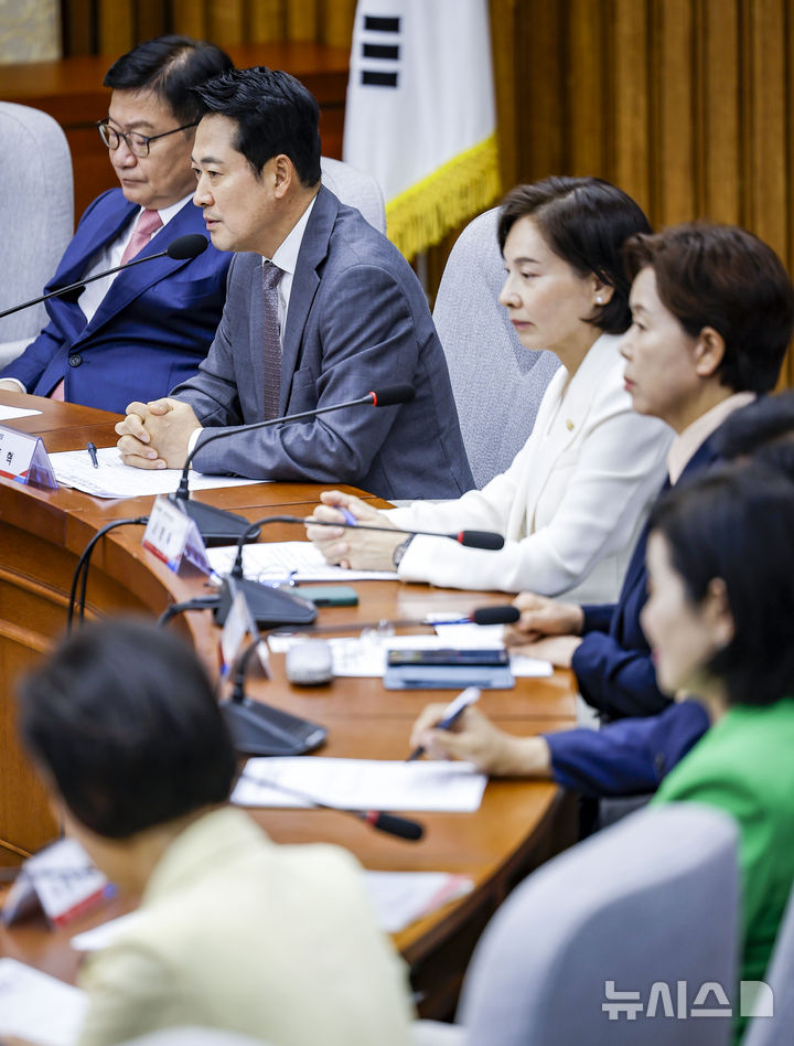 [서울=뉴시스] 정병혁 기자 = 장동혁 국민의힘 대표가 12일 서울 여의도 국회에서 열린 '보완수사권 폐지로 인한 여성안전 공백, 누가 국민을 지킬 것인가?' 토론회에서 발언하고 있다. 2026.08.12. jhope@newsis.com