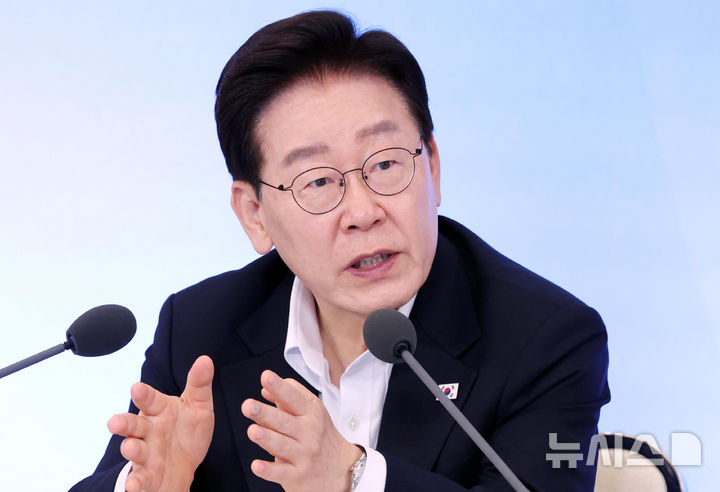 [서울=뉴시스] 조성봉 기자 = 이재명 대통령이 12일 청와대에서 열린 미래성장동력 7대 SEED 보고회에서 발언하고 있다. 2026.08.12. suncho21@newsis.com