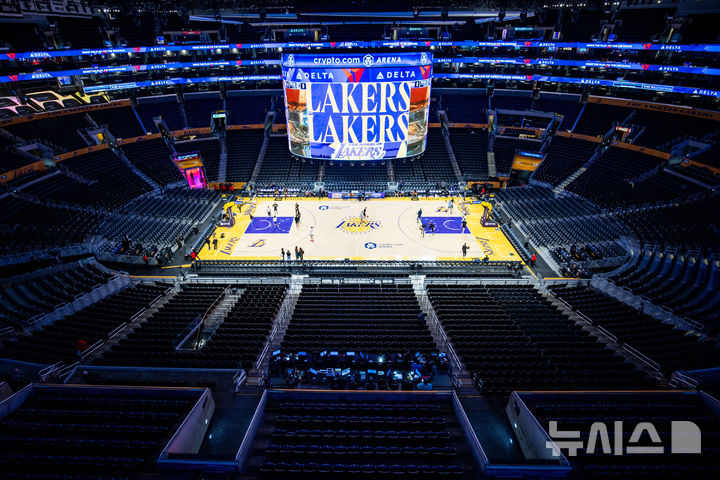 [로스앤젤레스=AP/뉴시스] 미국프로농구(NBA) LA 레이커스의 홈 구장인 크립토닷컴 아레나. 2026.01.05