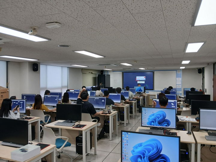 [대전=뉴시스] 국립한밭대 지역성장 인재양성체계(앵커) 사업단이 한밭재직자교육센터 'CATIA Composite 고급 아카데미' 교육과 함께 지역 및 초광역 산업 현장에서 요구되는 DX 전문 인재 양성에 나선다.(사진=한밭대학교 제공) 2026.08.13. photo@newsis.com *재판매 및 DB 금지