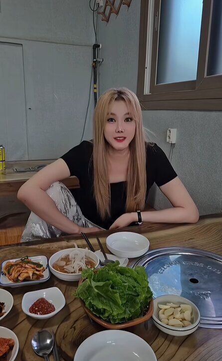 [서울=뉴시스] 가수 김현정이 한 달 만에 8㎏을 감량한 비법을 공개했다. (사진=김현정 인스타그램 @bigmessage.hk 캡처)