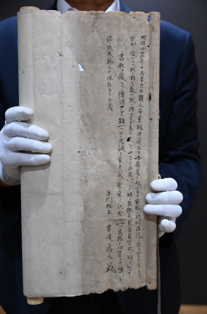 [서울=뉴시스] 안중근의사 유묵 '만국공법불여대포' 뒷면 묵서 (사진=국가유산청 제공) 2026.08.13. photo@newsis.com *재판매 및 DB 금지