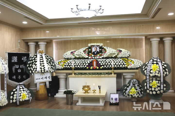 [전주=뉴시스] 김얼 기자 = 호남지역 유일 생존 독립 유공자였던 이석규 애국지사가 별세한 13일 전북 전주시 전북대학교병원 장례식장에 이석규 애국지사의 빈소가 마련되어 있다. 2026.08.13. pmkeul@newsis.com