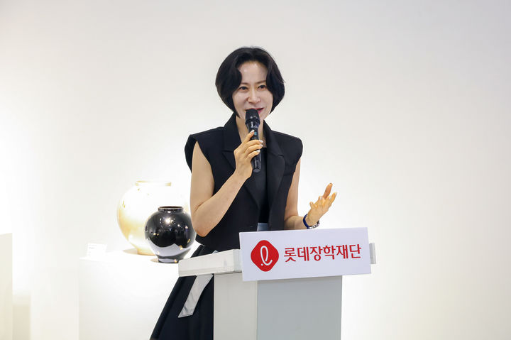 [서울=뉴시스] 롯데장학재단 장혜선 이사장이 인사말을 전하고 있다. (사진=롯데장학재단 제공) *재판매 및 DB 금지