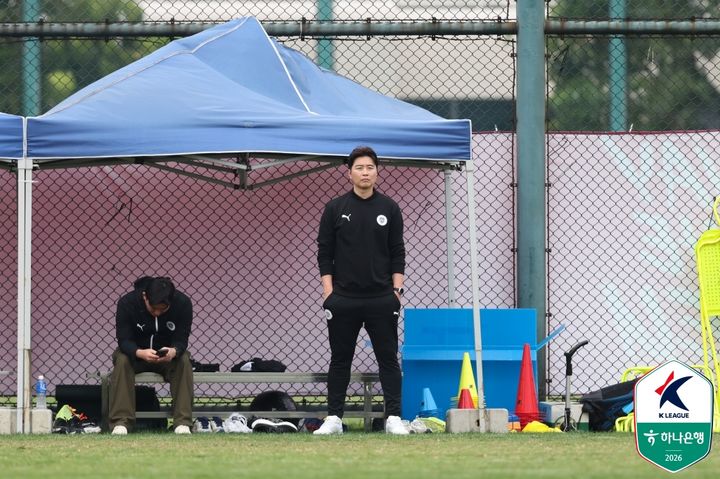 [서울=뉴시스] 프로축구 K리그2 용인FC의 이동국 테크니컬 디렉터. (사진=한국프로축구연맹 제공) *재판매 및 DB 금지
