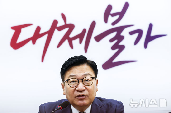 [서울=뉴시스] 정병혁 기자 = 정점식 국민의힘 원내대표가 13일 서울 여의도 국회에서 열린 최고위원회의에서 발언하고 있다. 2026.08.13. jhope@newsis.com