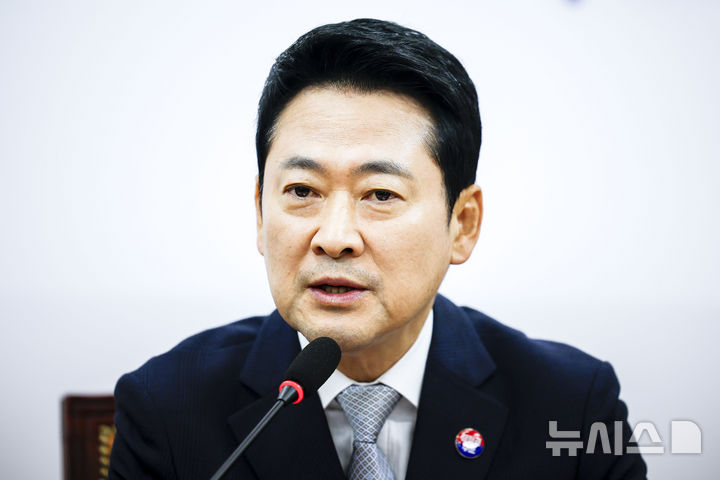 [서울=뉴시스] 정병혁 기자 = 장동혁 국민의힘 대표가 13일 서울 여의도 국회에서 열린 최고위원회의에서 발언하고 있다. 2026.08.13. jhope@newsis.com
