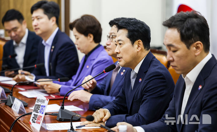 [서울=뉴시스] 정병혁 기자 = 장동혁 국민의힘 대표가 13일 서울 여의도 국회에서 열린 최고위원회의에서 발언하고 있다. 2026.08.13. jhope@newsis.com