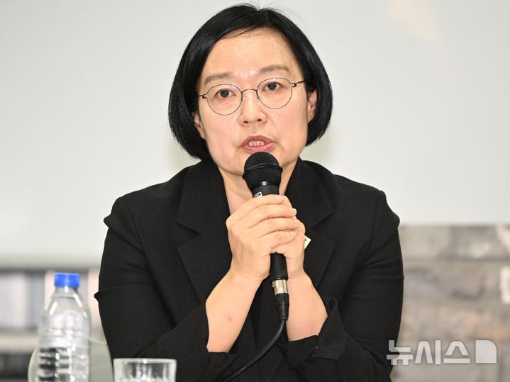 [무안=뉴시스] 이현행 기자 = 한성숙 국무총리가 13일 오전 전남광주통합특별시 무안국제공항에서 열린 12·29 무안공항 제주항공 유가족협의회 간담회에서 발언하고 있다. 2026.08.13. lhh@newsis.com