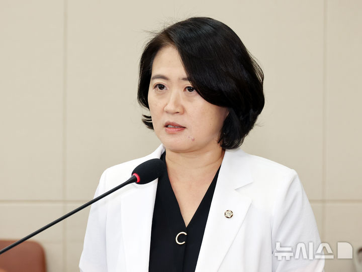 [서울=뉴시스] 최진석 기자 = 박지혜 탄소중립기본법심사소위원회 위원장이 13일 여의도 국회에서 열린 기후위기특별위원회 전체회의에서 발언하고 있다. 2026.08.13. myjs@newsis.com