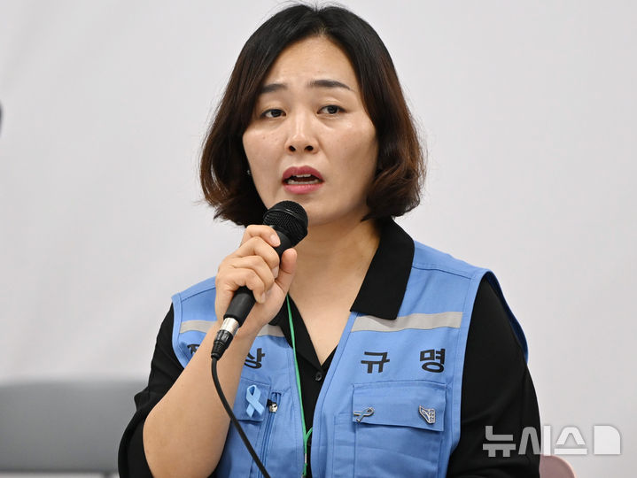[무안=뉴시스] 이현행 기자 = 김유진 12·29 무안공항 제주항공 유가족협의회 대표가 13일 오전 전남광주통합특별시 무안국제공항에서 열린 한성숙 총리와의 간담회에서 발언하고 있다. 2026.08.13. lhh@newsis.com