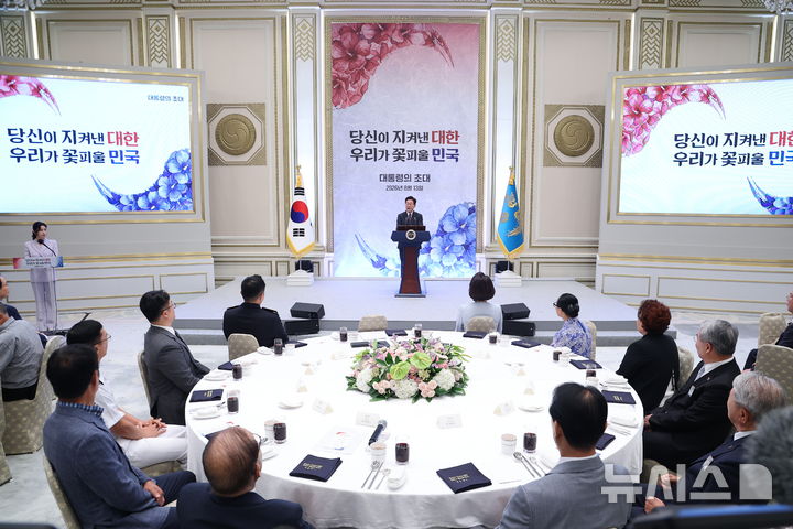 [서울=뉴시스] 조성봉 기자 = 이재명 대통령이 13일 청와대 영빈관에서 열린 국가유공자 및 보훈 가족 초청 오찬 행사에서 발언하고 있다. 2026.08.13. suncho21@newsis.com
