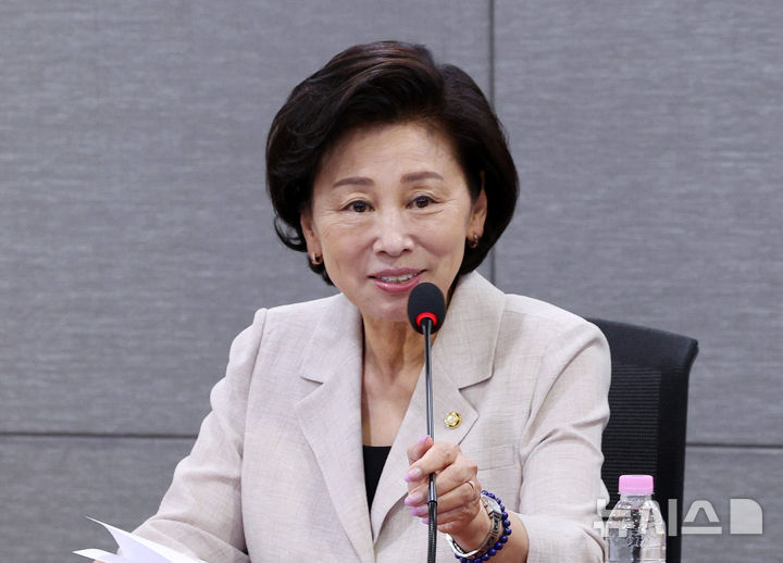 [서울=뉴시스] 고범준 기자 = 남인순 국회부의장이 지난 13일 서울 여의도 국회 의원회관에서 열린 다시 돌아보는 고노담화와 일본군 '위안부' 문제 세미나에서 발언하고 있다. 2026.08.13. bjko@newsis.com
