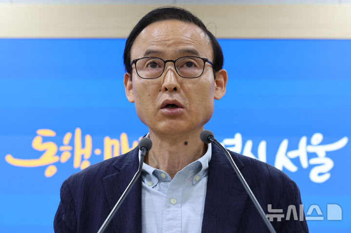 [서울=뉴시스] 권창회 기자 = 명노준 서울시 주택실장이 13일 서울 중구 서울시청에서 정부가 발표한 '전월세 및 매매시장 안정을 위한 주택 신속공급 방안'에 대한 서울시 입장을 밝히고 있다. 2026.08.13. kch0523@newsis.com