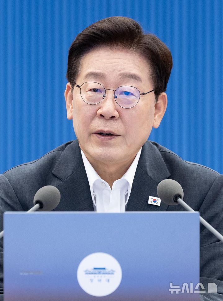 [서울=뉴시스] 조성봉 기자 = 이재명 대통령이 13일 청와대에서 열린 수석보좌관회의에서 발언하고 있다. (청와대통신사진기자단) 2026.08.13. suncho21@newsis.com