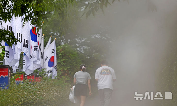 말복에도 불덩이, 경기남부 '낮 34도'…최대 40㎜ 소나기