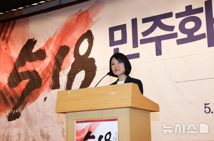 [서울=뉴시스] 김근수 기자 = 이진숙 국민의힘 의원이 13일 오후 서울 여의도 국회도서관에서 열린 5.18 민주화운동의 재조명 국회공개포럼에서 인사말을 하고 있다. 2026.08.13. ks@newsis.com