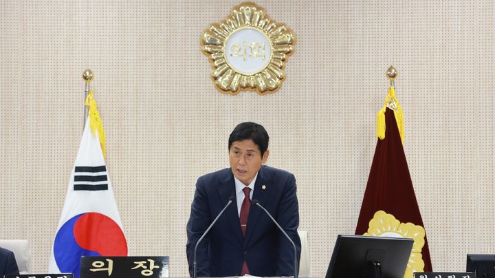 [통영=뉴시스] 신정철 기자= 경남 통영시민에게 추석 전 1인당 35만 원의 민생회복지원금을 지급하는 마지막 관문인 통영시의회 본회의 의결이 14일 실시된다.사진은 지난 3일 제246회 통영시의회 임시회 개회 모습.(사진=뉴시스DB).2025.08.14. sin@newsis.com *재판매 및 DB 금지