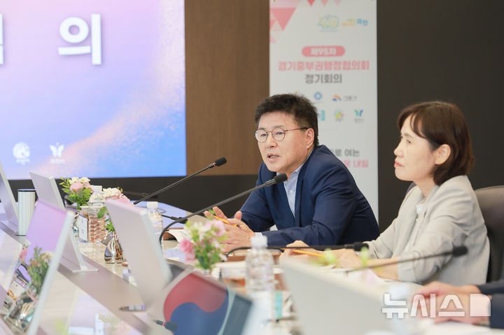 [군포=뉴시스] 한대희 경기 군포시장이 경기지역화폐 '후캐시백' 전환 제안을 설명하고 있다. (사진=군포시 제공) 2026.08.14. photo@newsis.com