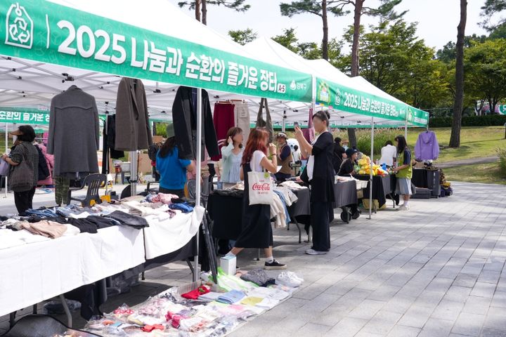 [서울=뉴시스] 2025 나눔과 순환의 즐거운 장터. (사진=강북구 제공) 2026.08.14. photo@newsis.com *재판매 및 DB 금지