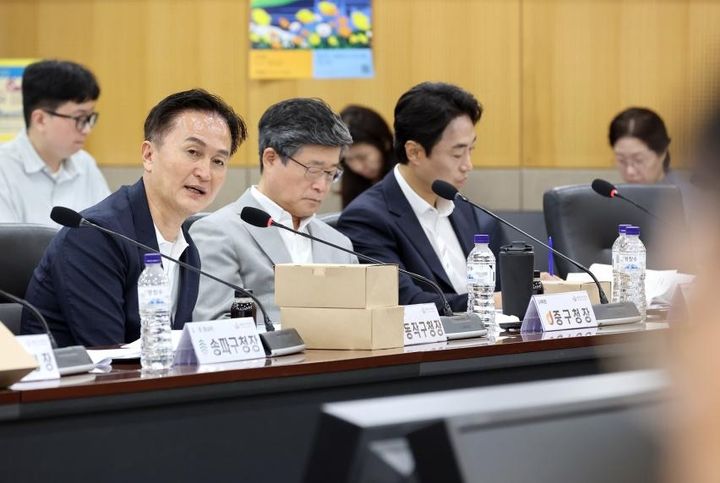 [서울=뉴시스] 류삼영 동작구청장이 지난 12일 서울시청 기획상황실에서 열린 제203차 서울특별시구청장협의회 정기회의에서 발언하고 있다. (사진=동작구 제공) 2026.08.12. photo@newsis.com *재판매 및 DB 금지