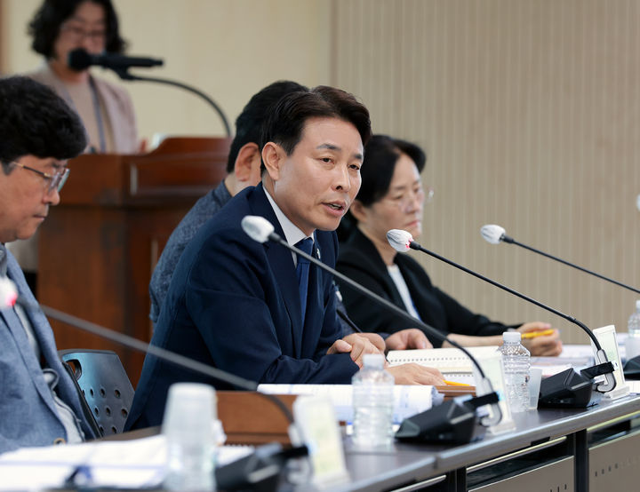 [대전=뉴시스] 전문학 대전 서구청장이 14일 구청 장태산실에서 민선9기 공약사업 실천계획 검토보고회를 주재하고 있다. (사진= 서구청 제공) 2026.08.14. *재판매 및 DB 금지