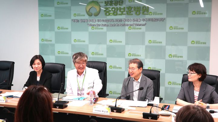 [원주=뉴시스] 중앙보훈병원에서 보훈요양병원 원장 회의를 열고 의료서비스 개선 방안을 논의하고 있다. (사진=한국보훈복지의료공단 제공) 2026.08.14. photo@newsis.com *재판매 및 DB 금지