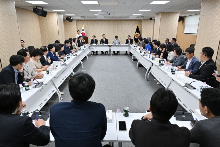 [서울=뉴시스] 제2차 부동산 정책대응 간담회 현장사진. (사진=서울시의회 제공) 2026.08.14. photo@newsis.com *재판매 및 DB 금지