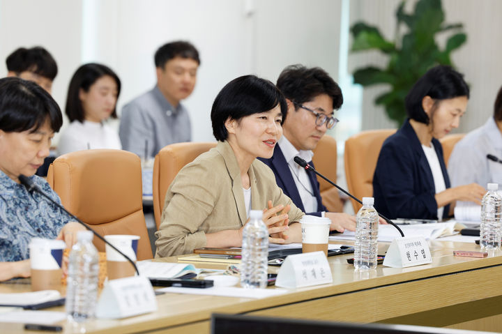 [서울=뉴시스] 현수엽 보건복지부 제1차관이 14일 오후 제3차 장기요양위원회를 주재하는 모습 (사진=보건복지부 제공) 2026.08.14. photo@newsis.com *재판매 및 DB 금지