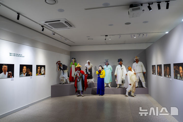 [증평=뉴시스] 충북 증평민속체험박물관에 전시된 하회탈 (사진= 증평군 제공) photo@newsis.com *재판매 및 DB 금지