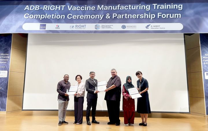 [서울=뉴시스] ADB-RIGHT 바이오 생산공정 실습교육 수료식 사진 (사진=라이트재단 제공) 2026.08.14. photo@newsis.com *재판매 및 DB 금지