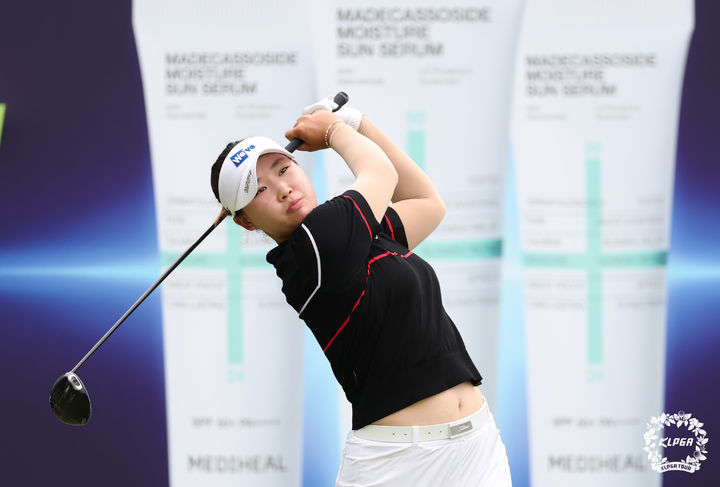 [서울=뉴시스] KLPGA 투어 메디힐·한국일보 챔피언십 2라운드 단독 선두 김민솔 (사진=KLPGA 제공) 2026.08.14. *재판매 및 DB 금지