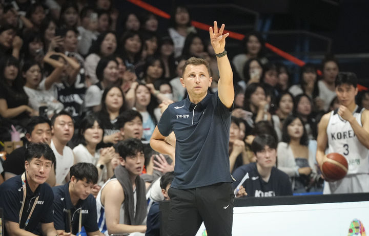 [서울=뉴시스] 한국 남자 농구 대표팀의 니콜라스 마줄스 감독. (사진=대한민국농구협회 제공) 2026.08.14. photo@newsis.com *재판매 및 DB 금지