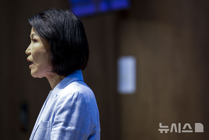 [서울=뉴시스] 정병혁 기자 = 이진숙 국민의힘 의원이 14일 서울 여의도 국회 소통관에서 5·18 민주화운동의 재조명 공개포럼 관련 기자회견을 하고 있다. 2026.08.14. jhope@newsis.com