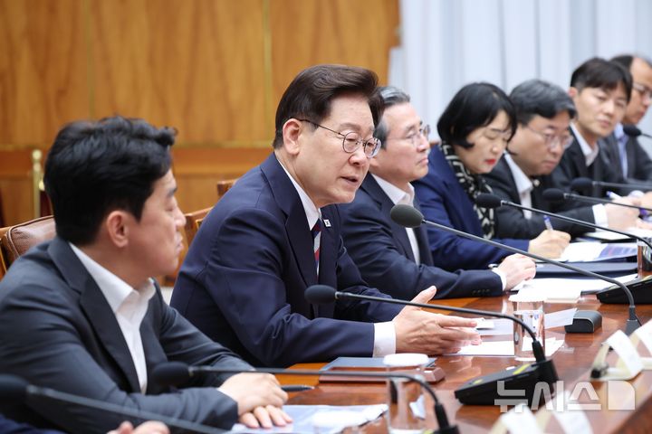 [서울=뉴시스] 조성봉 기자 = 이재명 대통령이 14일 청와대에서 열린 청년정책 대전환을 위한 청년정책 전문가 간담회에서 발언하고 있다. 2026.08.14. suncho21@newsis.com