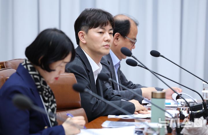 [서울=뉴시스] 조성봉 기자 = 김태원 청년미래비서관이 지난 8월 14일 청와대에서 열린 청년정책 대전환을 위한 청년정책 전문가 간담회에 참석해 있다. 2026.08.14. suncho21@newsis.com