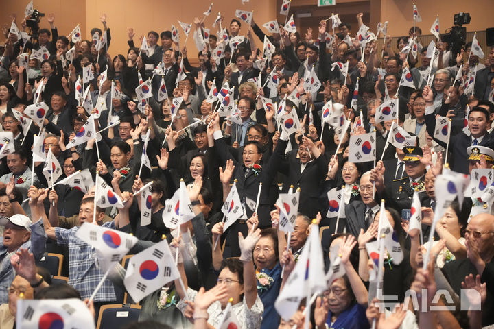 [제주=뉴시스] 제81주년 광복절인 15일 오전 제주아트센터에서 광복절 경축식이 열리고 있다. (사진=제주도 제공) 2026.08.15. photo@newsis.com