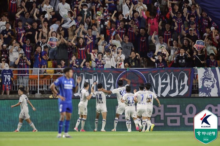 [서울=뉴시스]무승부로 끝난 K리그2 수원 더비. (사진=한국프로축구연맹 제공)