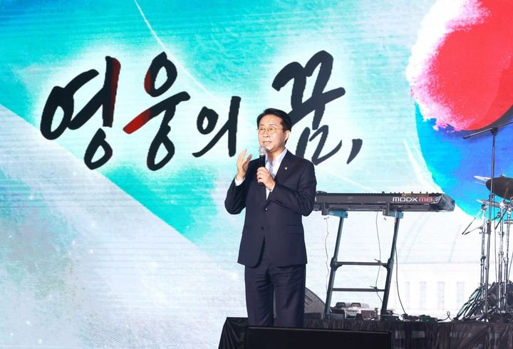 [서울=뉴시스] 정병혁 기자 = 조정식 국회의장이 14일 서울 여의도 국회에서 열린 광복81년 전야제 '영웅의 꿈, 광복의 빛이 되다'에서 인사말을 하고 있다. (사진=조정식 국회의장 페이스북 제공) 2026.08.14. photo@newsis.com *재판매 및 DB 금지
