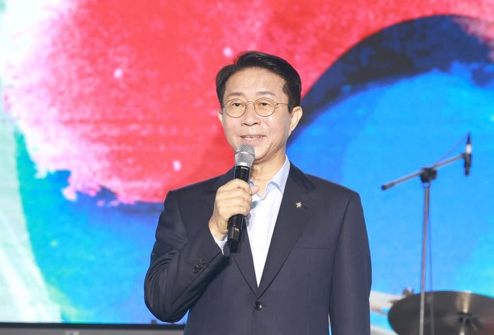 [서울=뉴시스] 정병혁 기자 = 조정식 국회의장이 14일 서울 여의도 국회에서 열린 광복81년 전야제 '영웅의 꿈, 광복의 빛이 되다'에서 인사말을 하고 있다. (사진=조정식 국회의장 페이스북 제공) 2026.08.14. photo@newsis.com *재판매 및 DB 금지