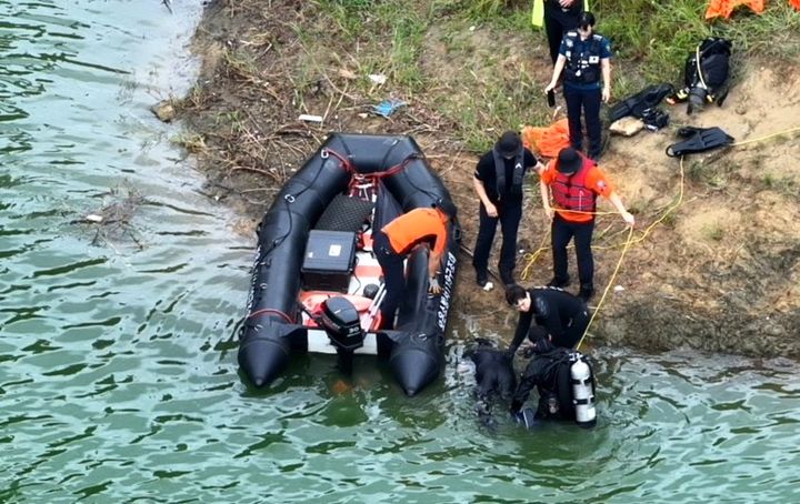 [보은=뉴시스] 대청호 실종자 수색작업. (사진=보은소방서 제공) 2026.08.16. photo@newsis.com *재판매 및 DB 금지