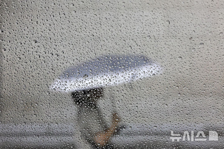 부산 '호우주의보' 발효…17일까지 최대 200㎜ 퍼붓는다