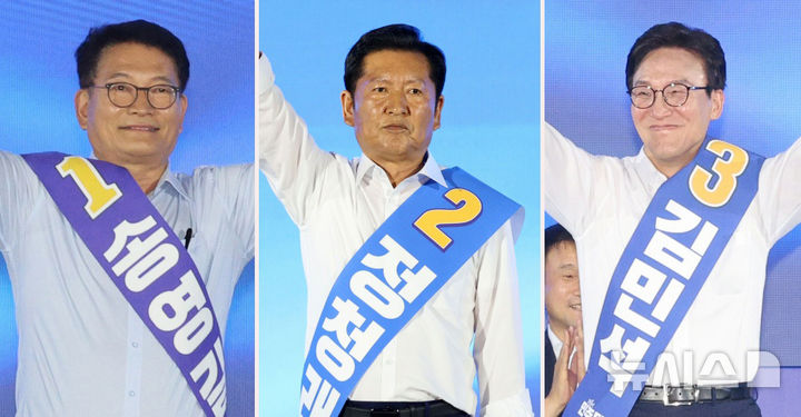 [고양=뉴시스] 고범준 기자 = 송영길(왼쪽부터), 정청래, 김민석 더불어민주당 당대표 후보가 16일 경기 고양시 일산서구 킨텍스 제2전시장에서 열린 민주당 당대표·최고위원 후보자 서울 합동연설회에서 각각 인사를 하고 있다. 2026.08.16. bjko@newsis.com