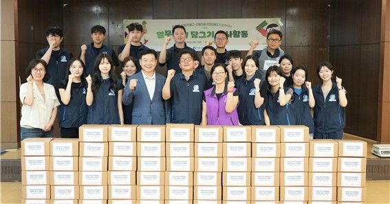 [서울=뉴시스] 한국중소벤처기업유통원의 열무김치 만들기 봉사활동. (사진=한국중소벤처기업유통원 제공) 2026.08.18. photo@newsis.com *재판매 및 DB 금지