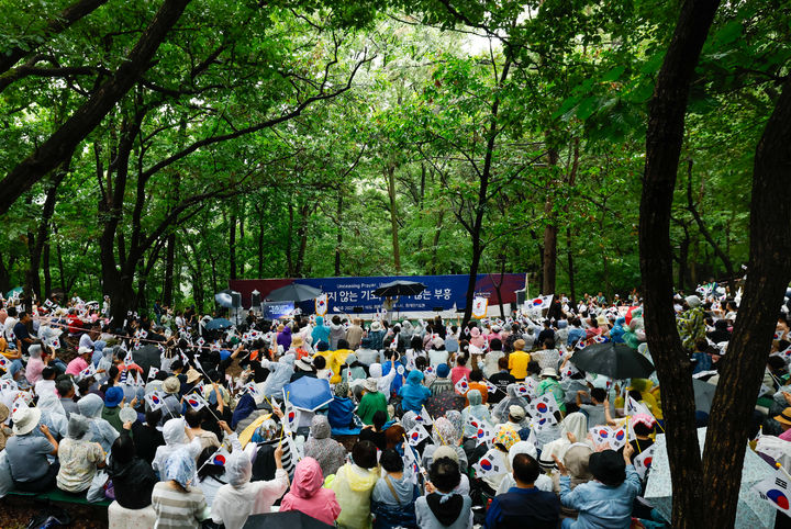 [서울=뉴시스] 지난 16일시 청계산 산상에서 열린 구국기도회 (사진=사랑의교회 제공) 2026.08.18. photo@newsis.com *재판매 및 DB 금지
