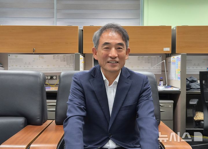 [전주=뉴시스] 김민수 기자 = 윤준병 더불어민주당 전북특별자치도당 위원장이 18일 전북자치도의회 기자실에서 향후 전북 발전을 위한 의견을 밝히고 있다. 2026.08.18. leo@newsis.com *재판매 및 DB 금지