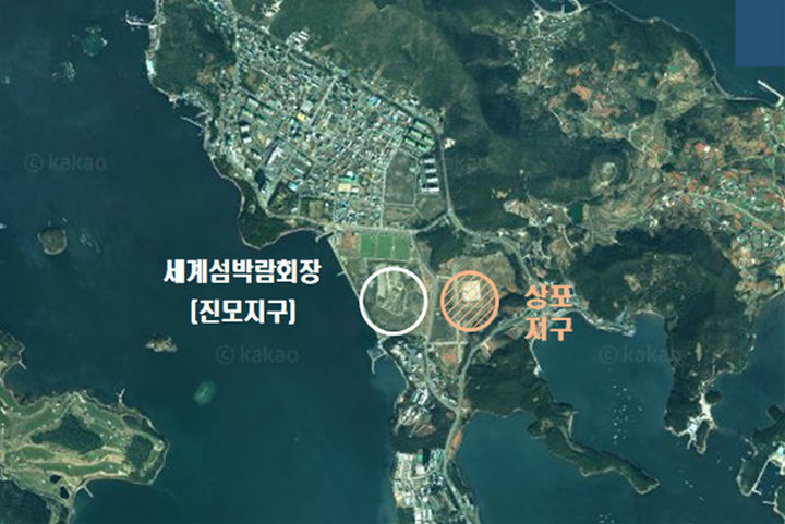 [여수=뉴시스] 2026여수세계섬박람회장 주행사장인 돌산 진모지구와 인근 상포지구. (사진=여수시청 제공) 2026.08.18. photo@newsis.com *재판매 및 DB 금지