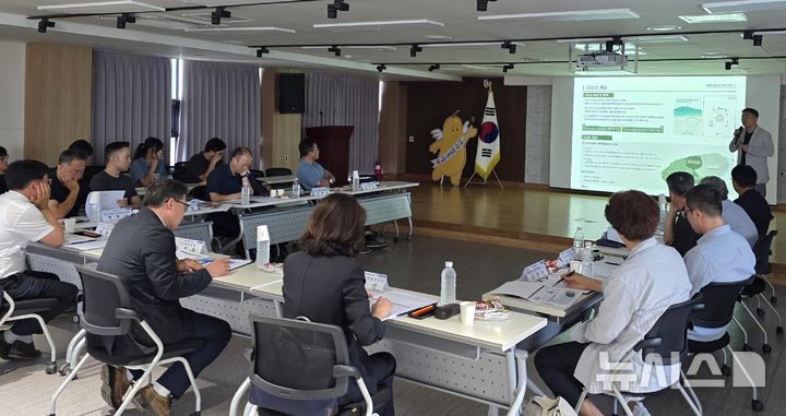 [제주=뉴시스] 임재영 기자 = 지난 14일 제주시 연동 복지이음마루 대강당에서 '정원도시 제주 기본계획 및 기본설계 수립용역' 착수보고회가 열리고 있다. 2026.08.19. ijy788@newsis.com 